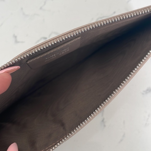 Salvatore Ferragamo beautiful pouch - Picture 8 of 9